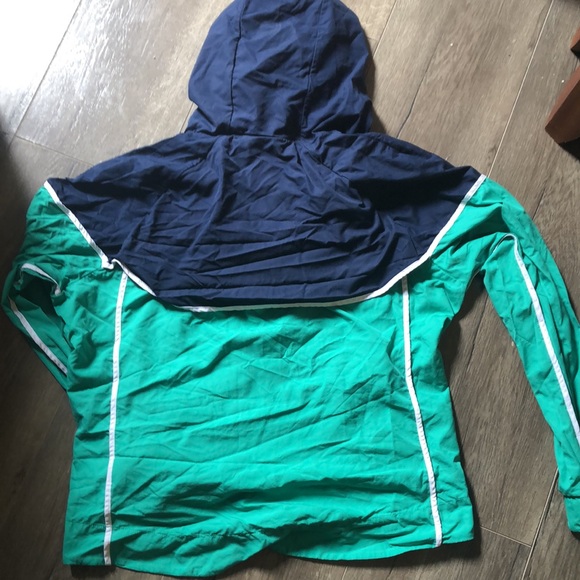 Nike Two-Toned Windbreaker (size M) - Picture 4 of 5